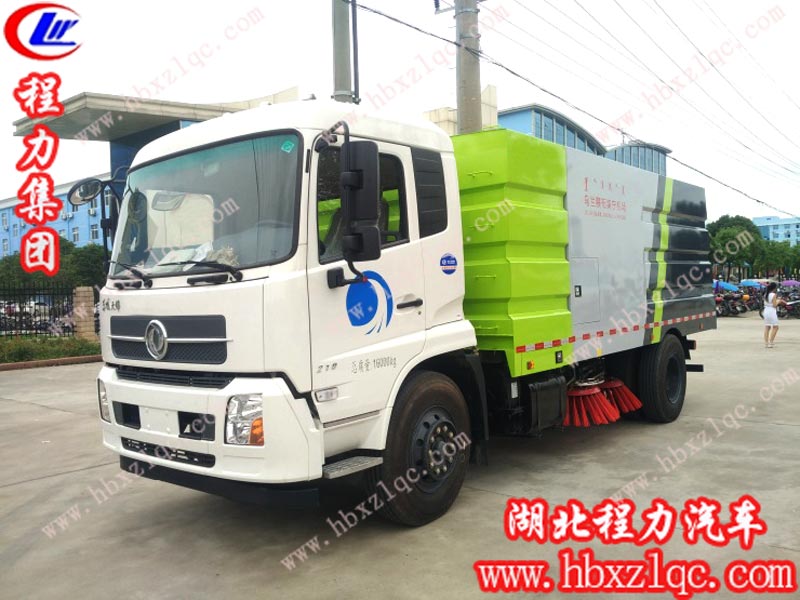 環衛掃路車制動的時候跑偏,簡直要命！