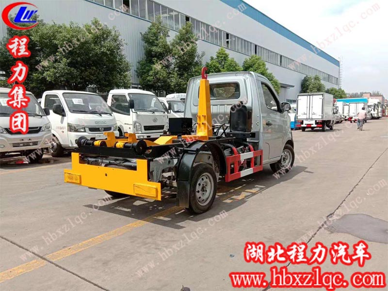 勾臂垃圾車(chē)參數(shù)配置多少錢(qián)一輛？