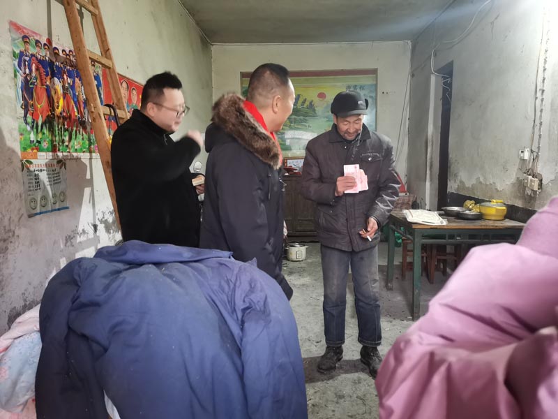 情系扶貧，湖北程力馬旭東馬主管帶領員工春節慰問送溫暖